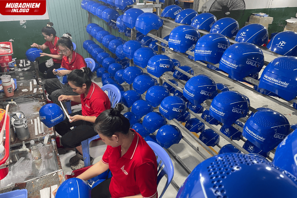 Chọn mũ bảo hiểm in logo cửa hàng điện máy phù hợp hoạt động