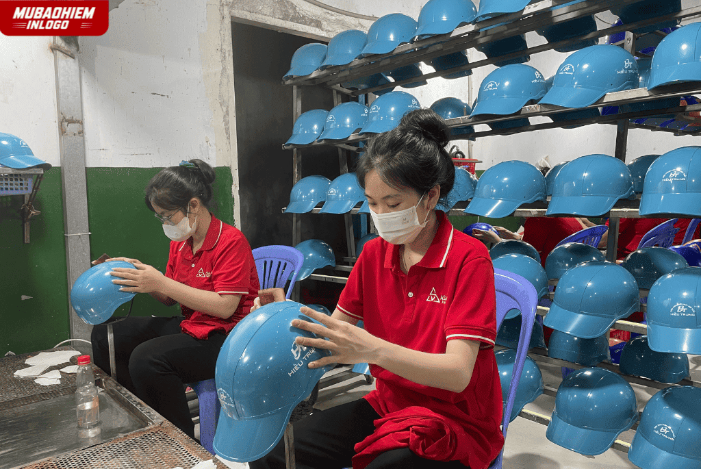 In logo mũ bảo hiểm cửa hàng điện thoại tinh tế, thu hút