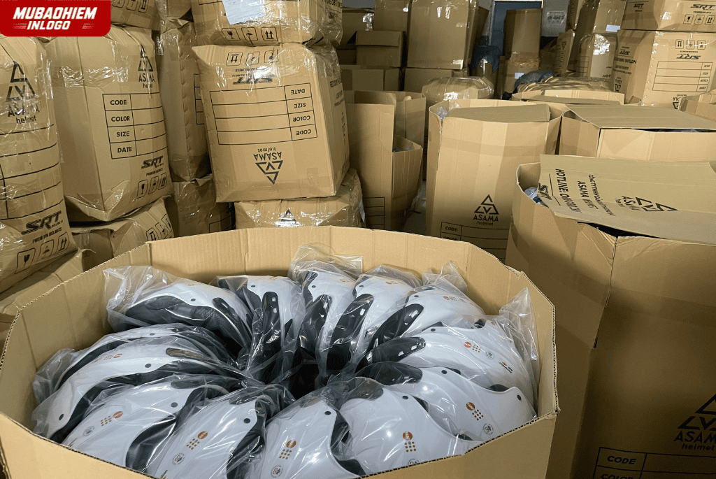 Đóng thùng mũ bảo hiểm cẩn thận, giao tận nơi cho khách hàng