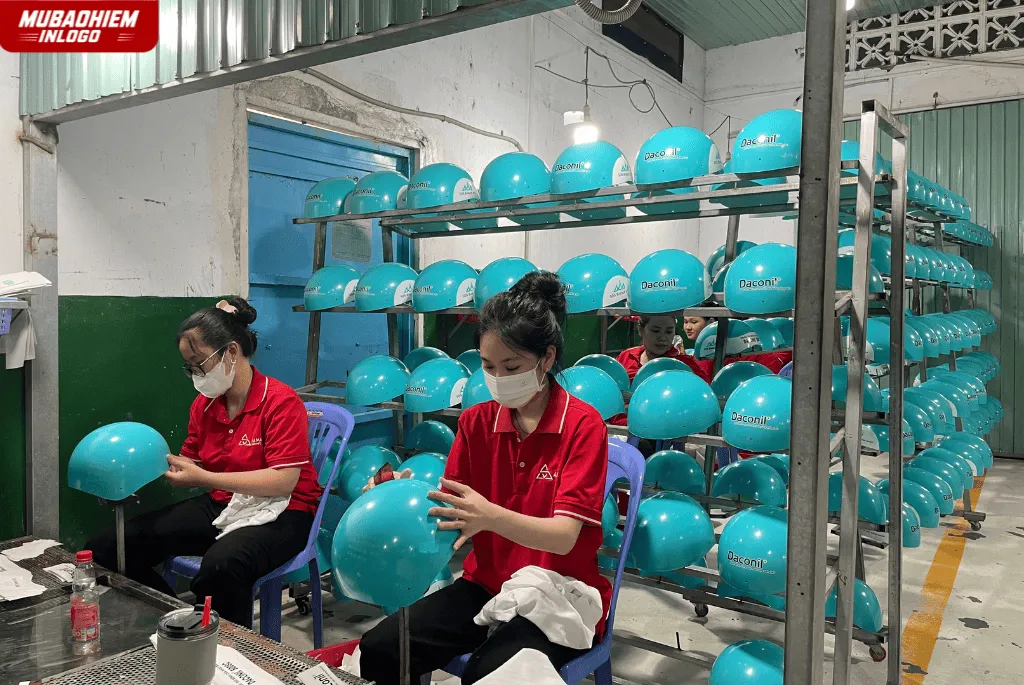 Đặt mũ bảo hiểm in logo ngành nông nghiệp tại xưởng uy tín, chất lượng