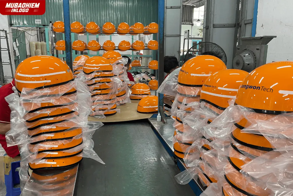 Mẫu mũ bảo hiểm in logo trường học kiểu 1/2 đầu gọn nhẹ