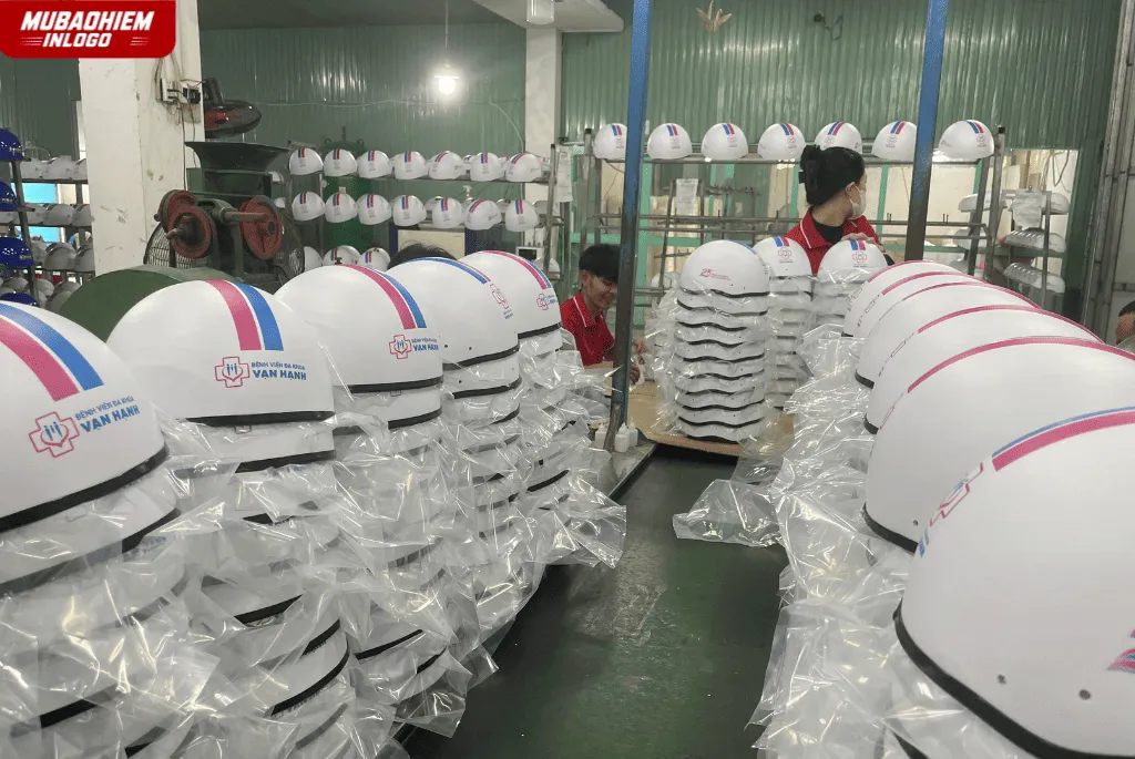 Mẫu mũ bảo hiểm in logo bệnh viện thương hiệu đa khoa Vạn Hạnh