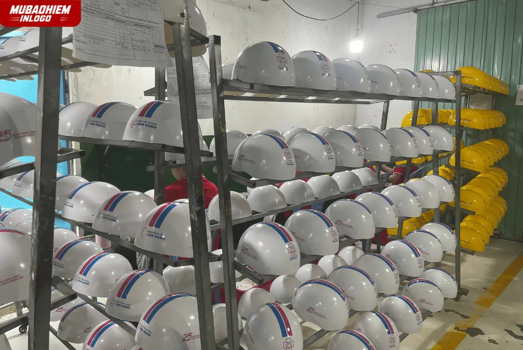 Mũ bảo hiểm bệnh viện tặng nhân viên, khách hàng