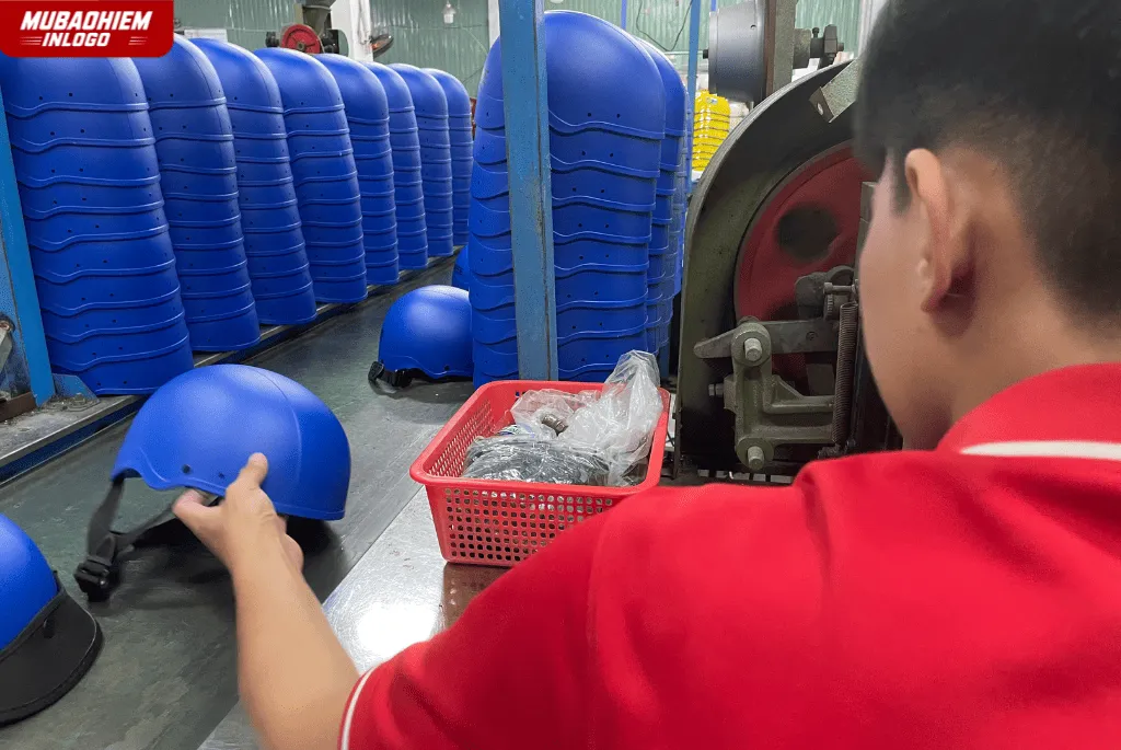 Đa dạng các loại mũ bảo hiểm in logo thương hiệu nhà sách, vật tư giáo dục