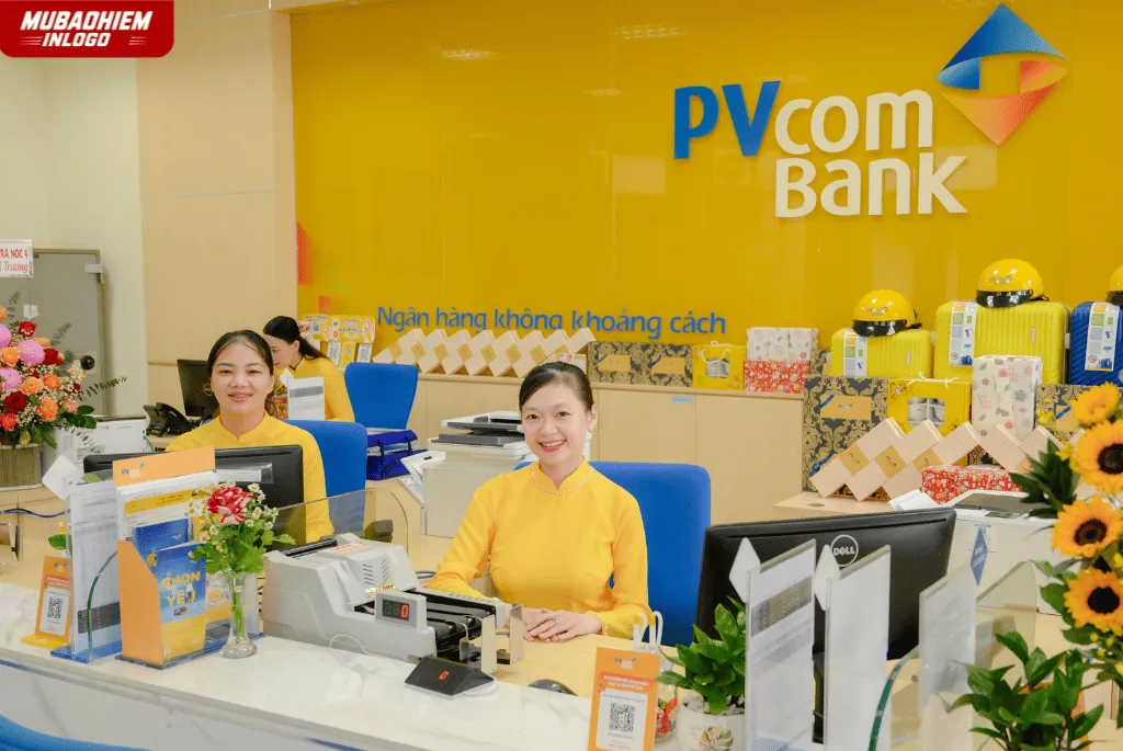 Tặng nón bảo hiểm in logo ngân hàng giúp quảng bá thương hiệu