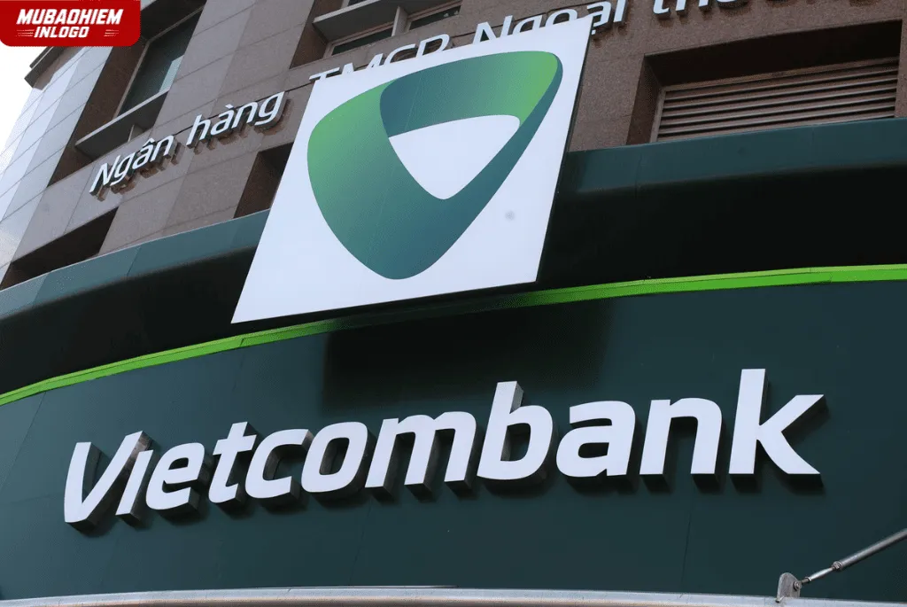 Bạn nên lưu số tổng đài Vietcombank để liên hệ khi cần thiết